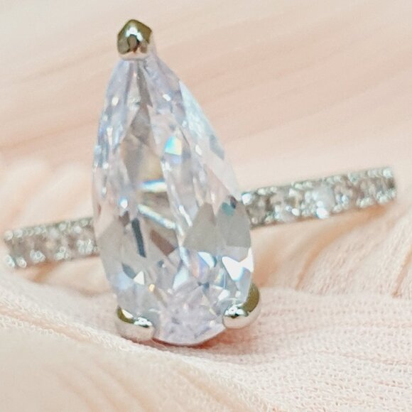 💎 Elegant Shiny Zircon Romantic Luxury Pear Wedding Ring for Women, INDN83… - Picture 2 of 4